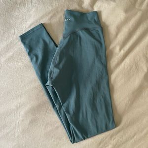 437 THE V LEGGING (GREEN)